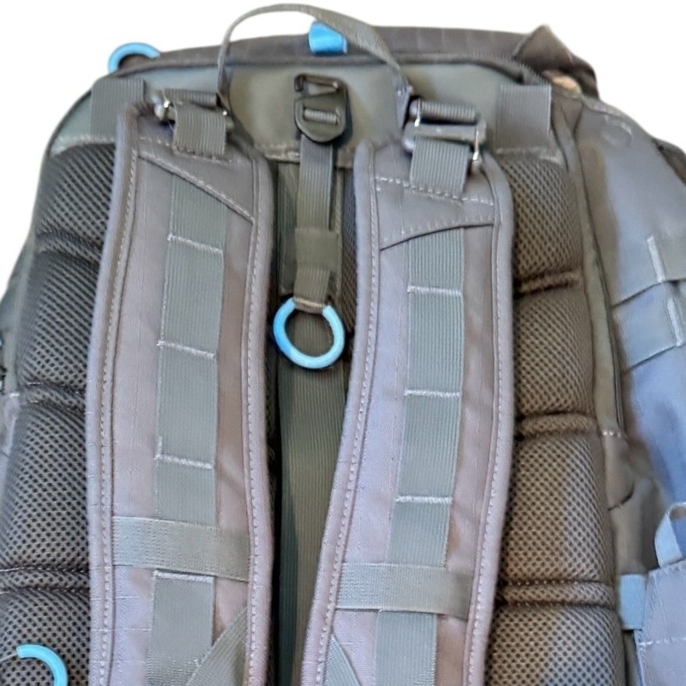 Nike Elite EasyOn UConn Basketball Backpack Gray NCAA Huskies Adaptive Bag NEW - Picture 4 of 8